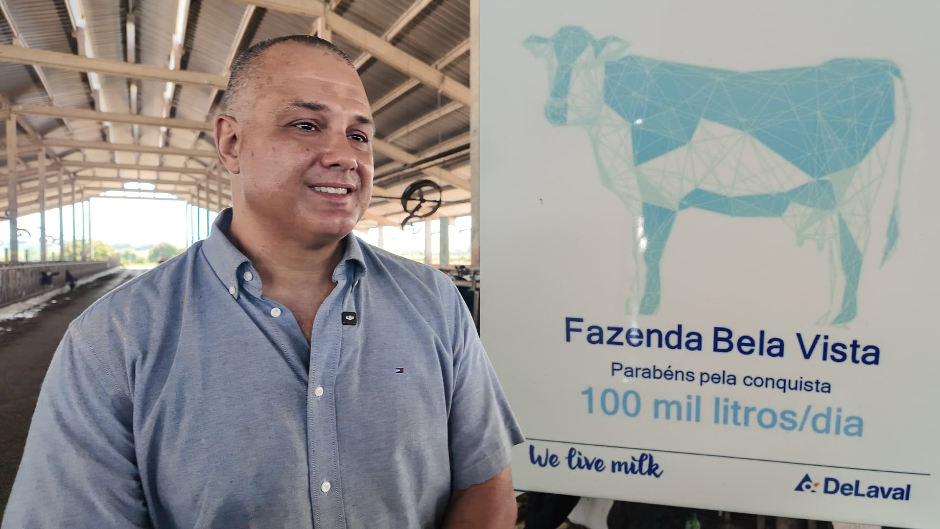 Visitamos a fazenda que produz 102 mil litros de leite por dia, a maior do Brasil