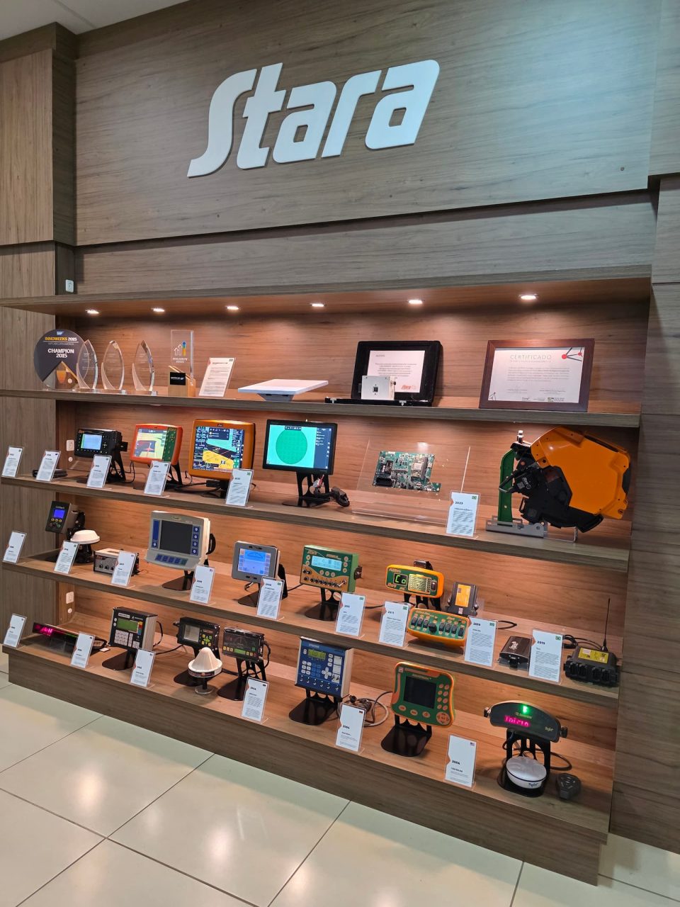 Ex-garçom salva fábrica do agro e cria gigante global