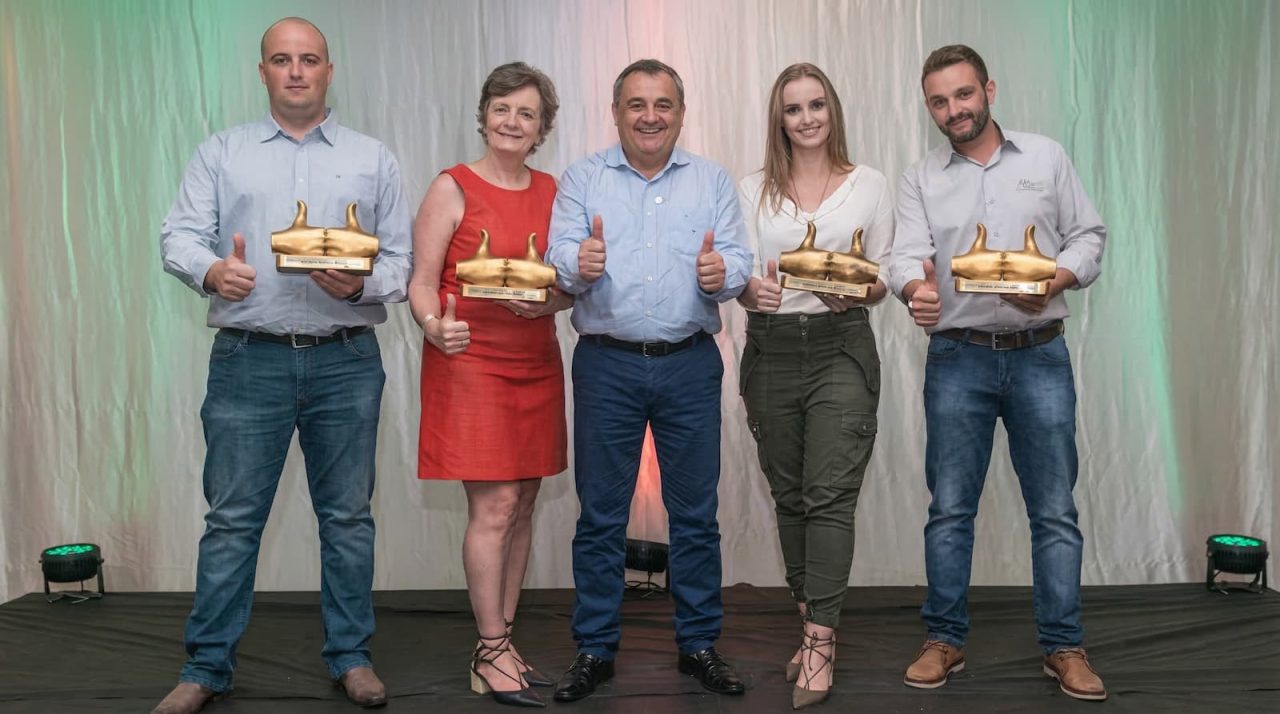 Ex-garçom salva fábrica do agro e cria gigante global